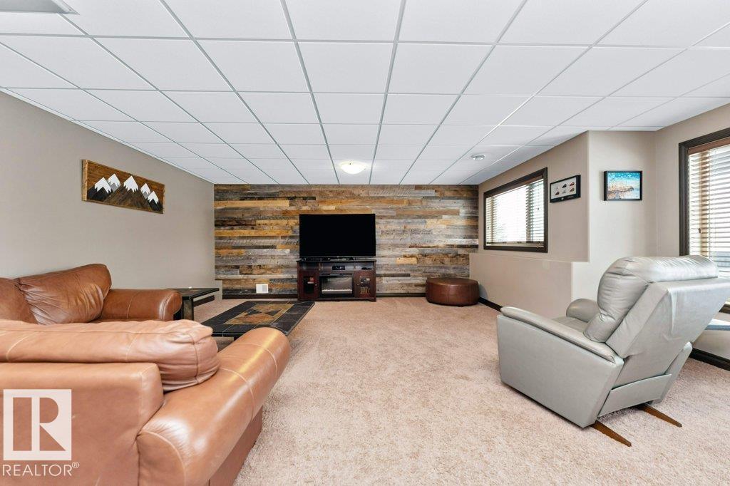 33 HILLCREST PT — photo 29