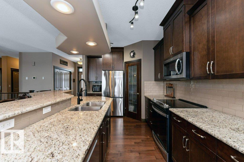 33 HILLCREST PT — photo 35