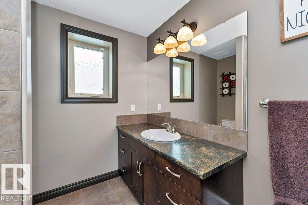 33 HILLCREST PT — photo 54