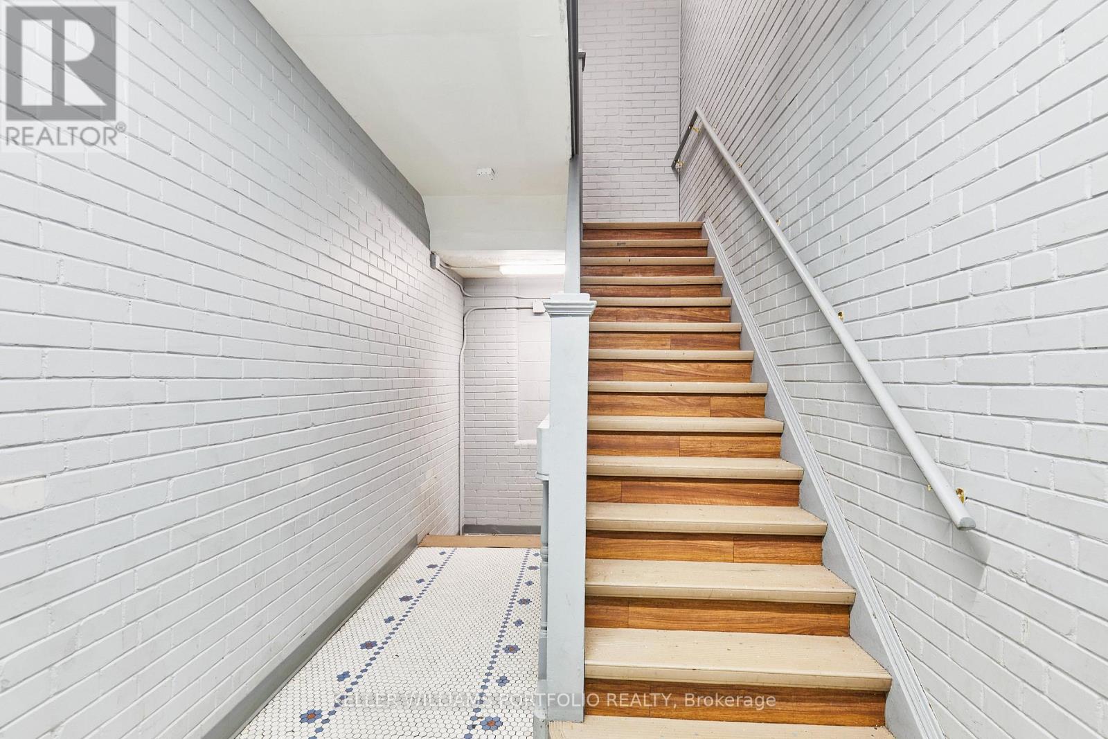 1395 GERRARD STREET E - 8