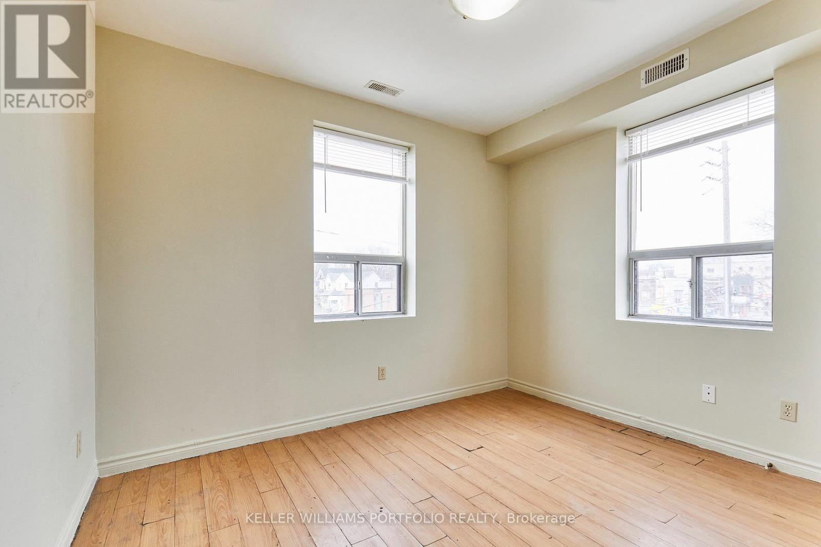 1395 GERRARD STREET E - 26
