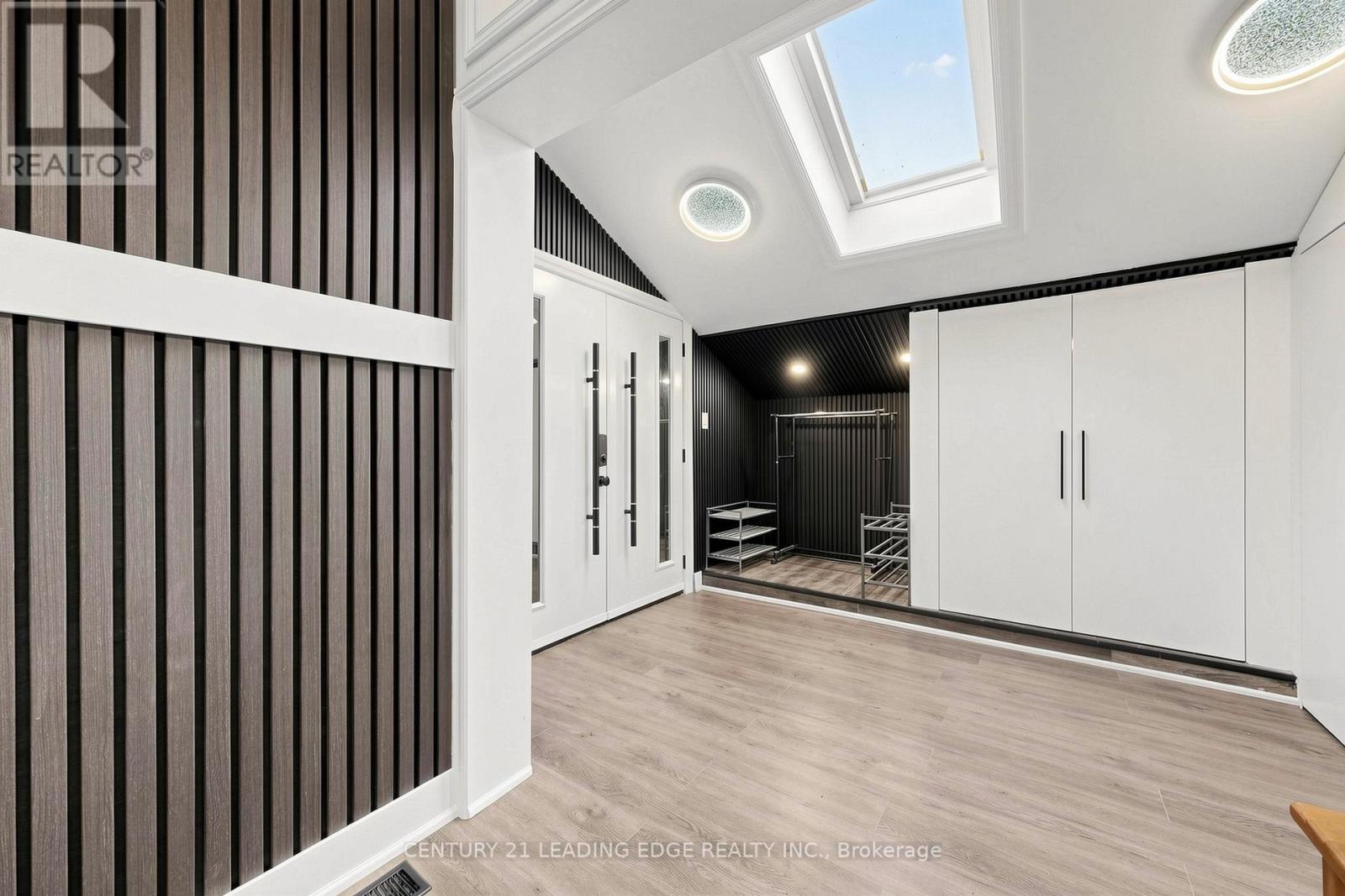 26 CARTIER CRESCENT - 23