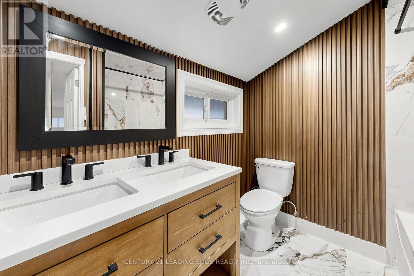 26 CARTIER CRESCENT - 35