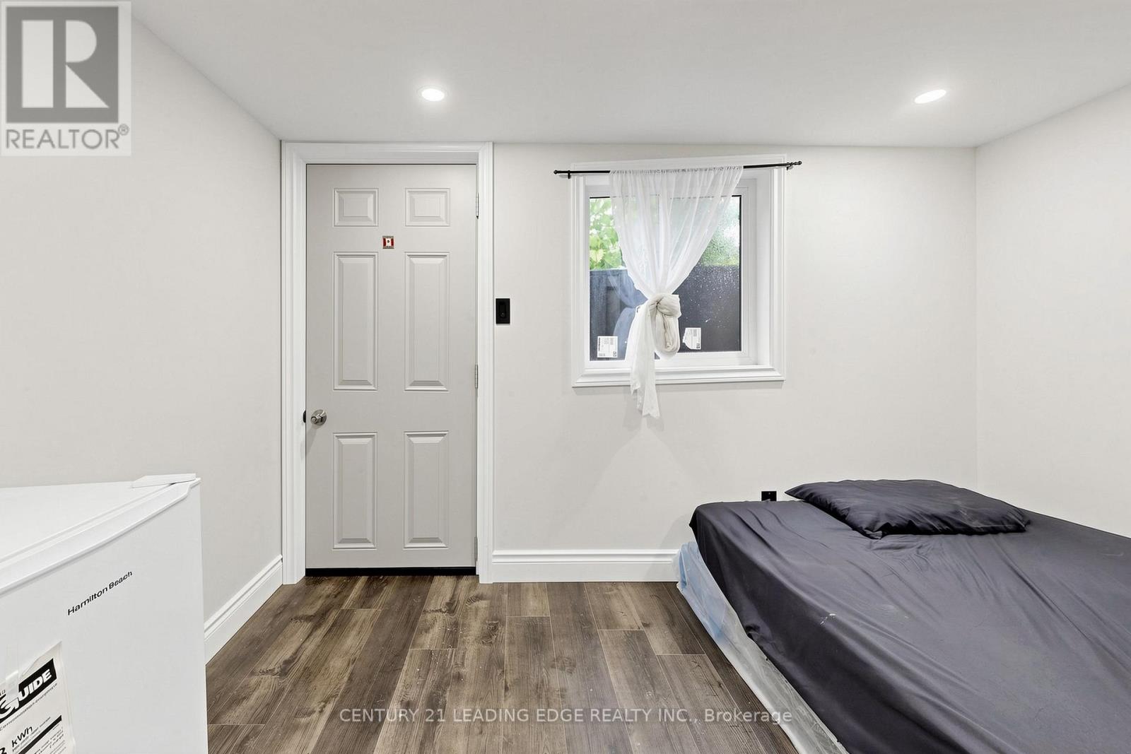 26 CARTIER CRESCENT - 42