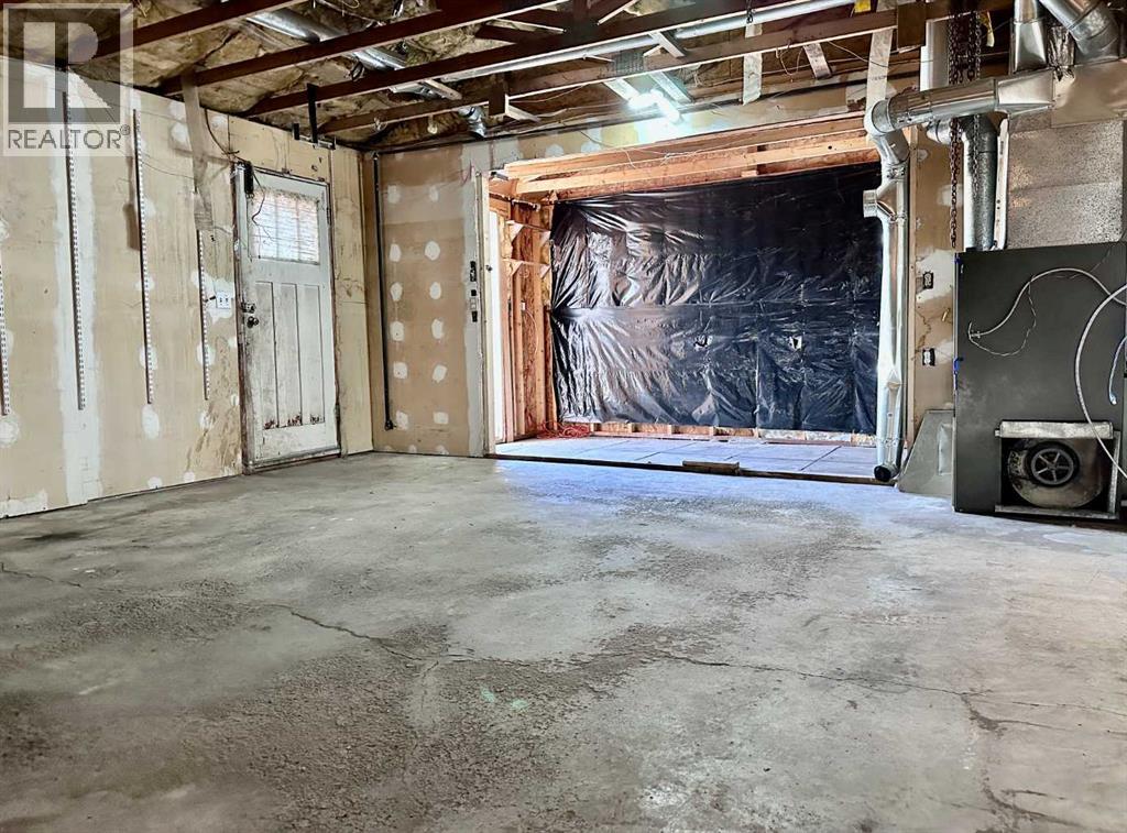 3116 51 Street SW - 22