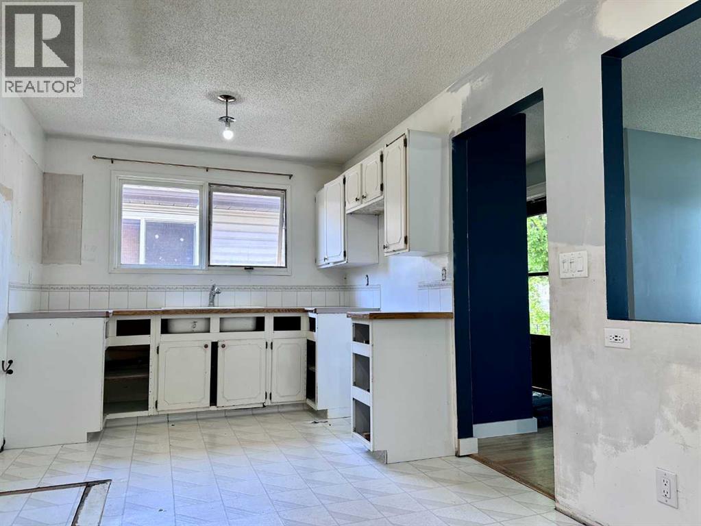 3116 51 Street SW - 8