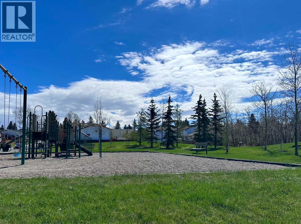3116 51 Street SW - 27