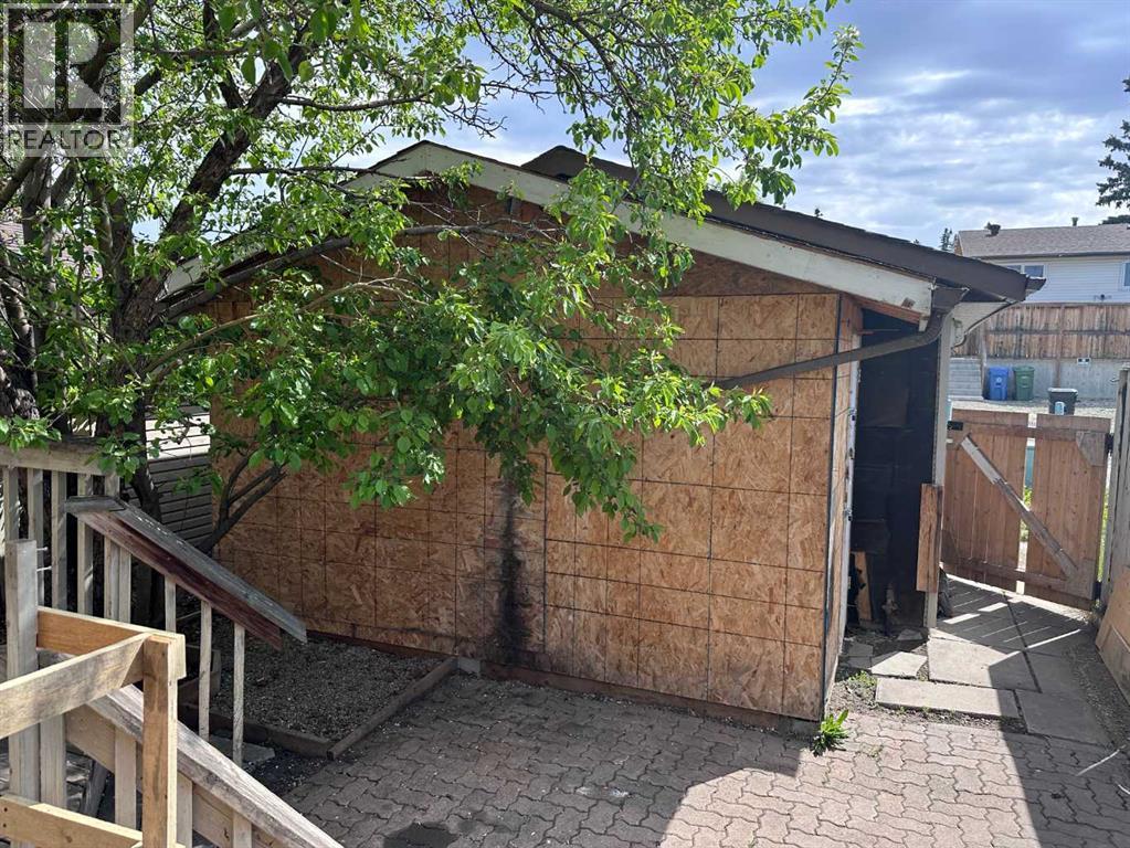 3116 51 Street SW - 20