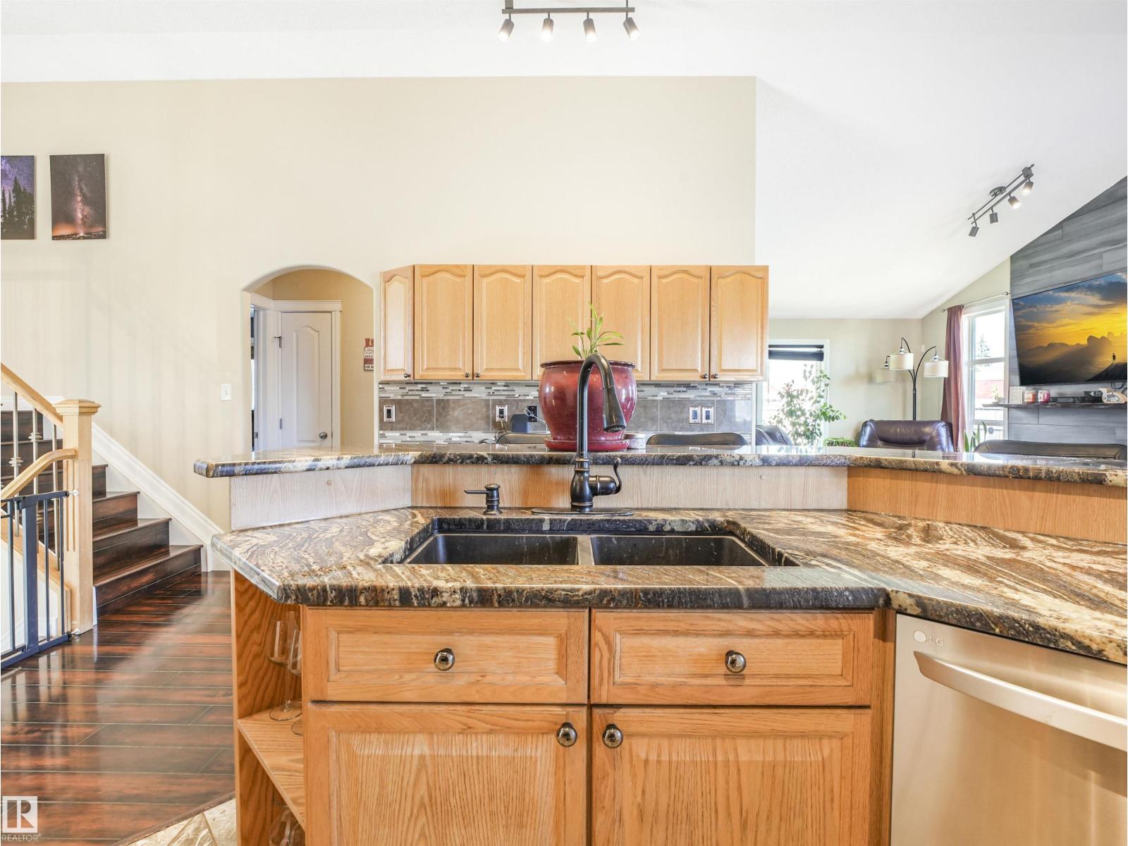 4832 157 AV NW - 11
