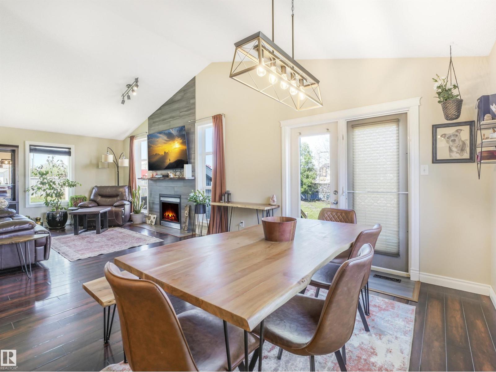 4832 157 AV NW - 16