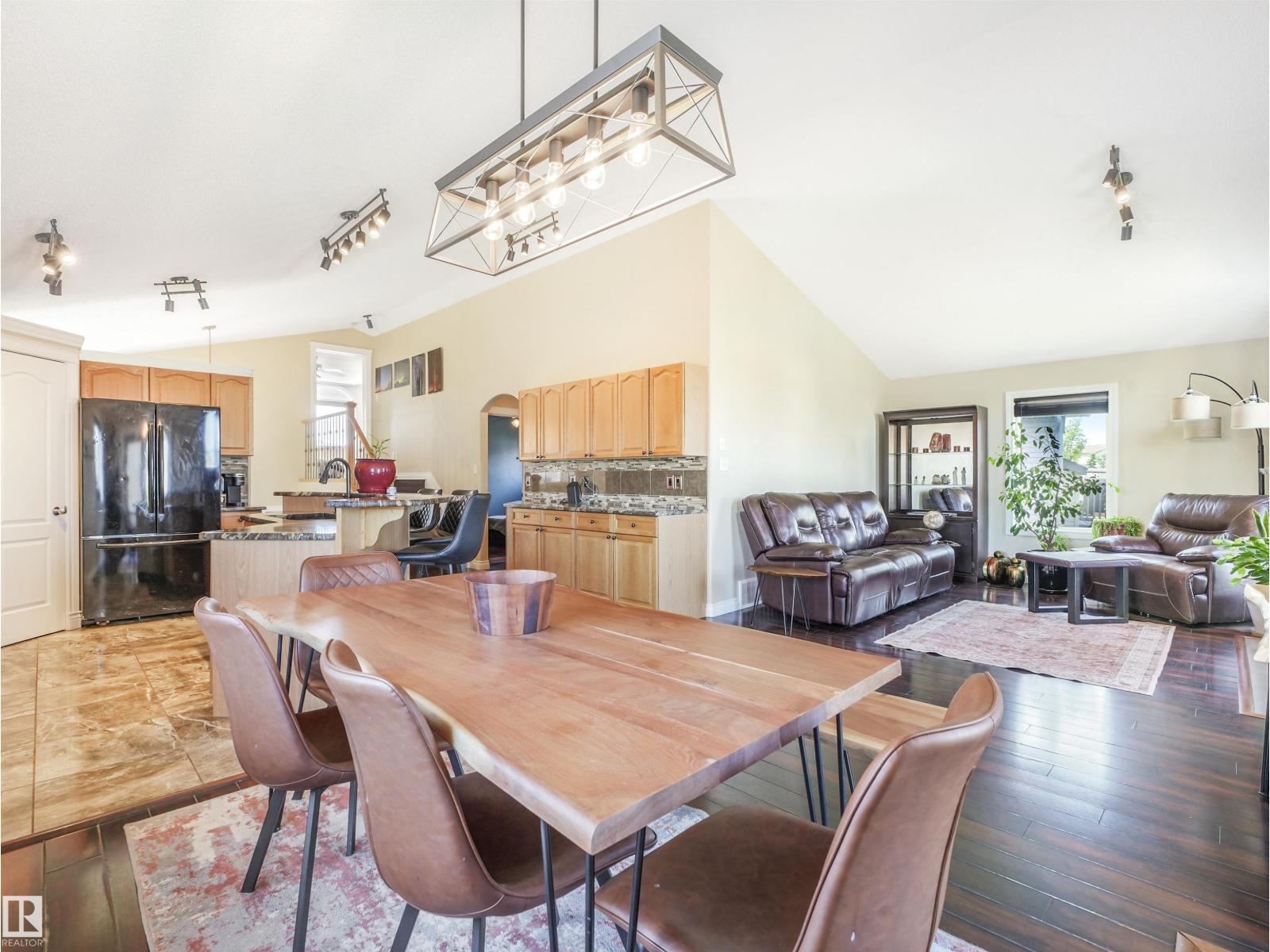 4832 157 AV NW - 17