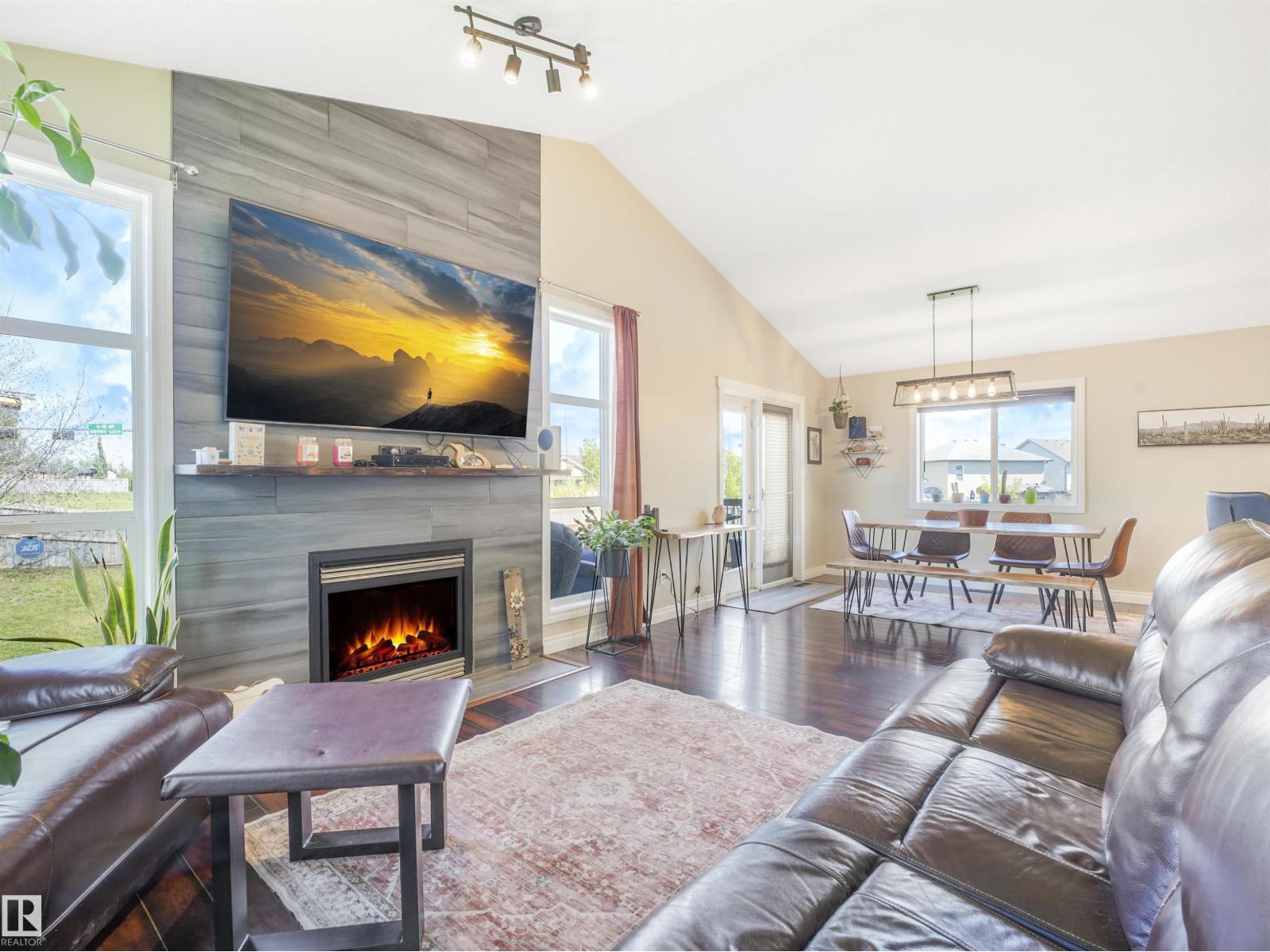 4832 157 AV NW - 22