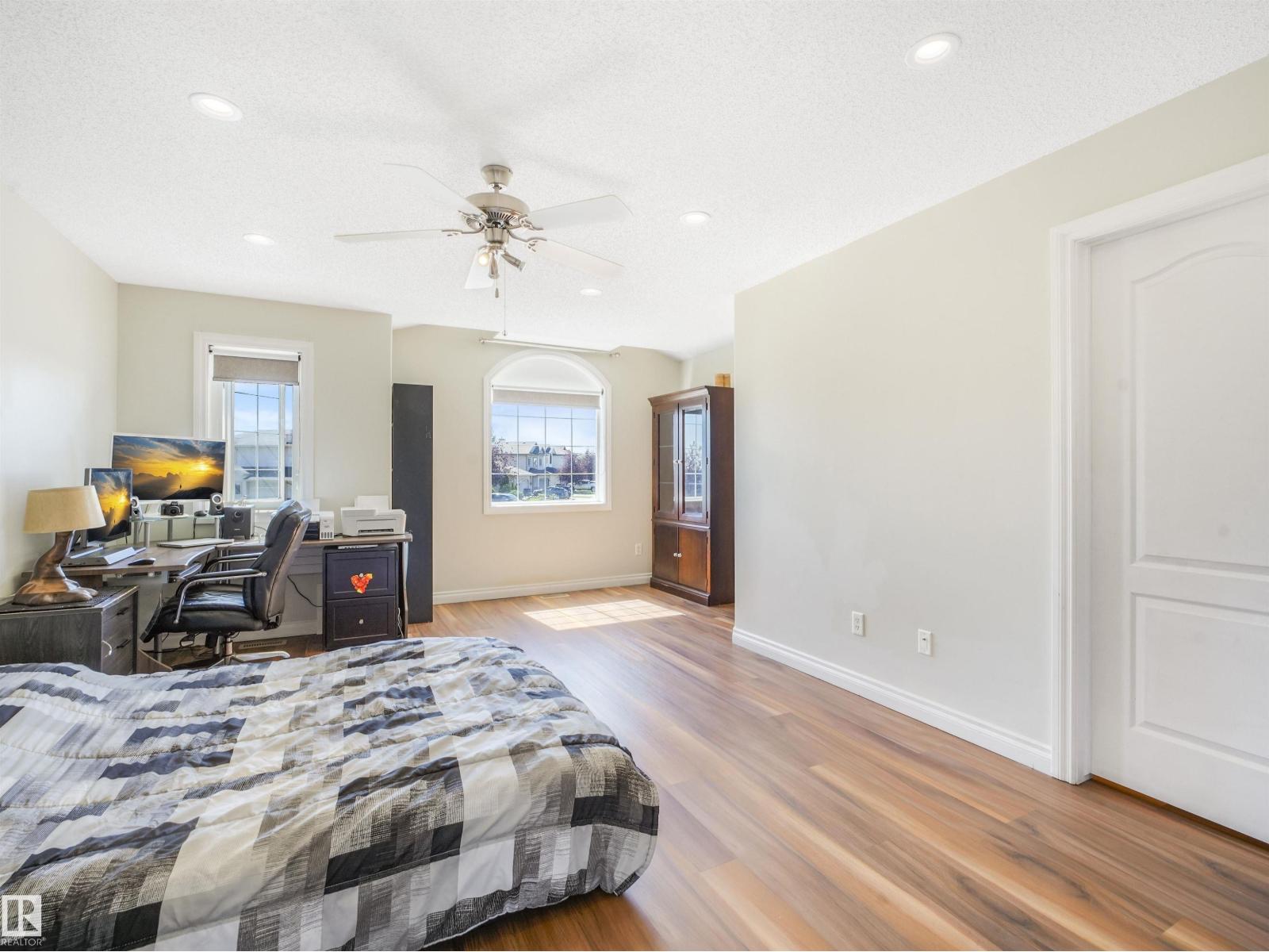 4832 157 AV NW - 29
