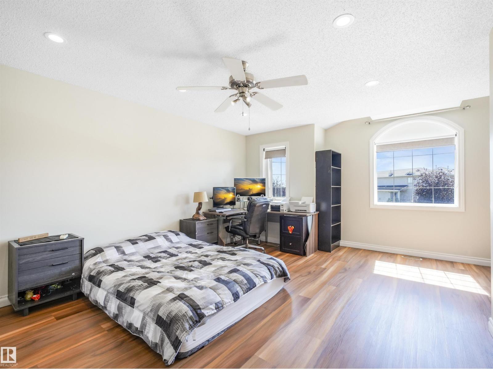 4832 157 AV NW - 30