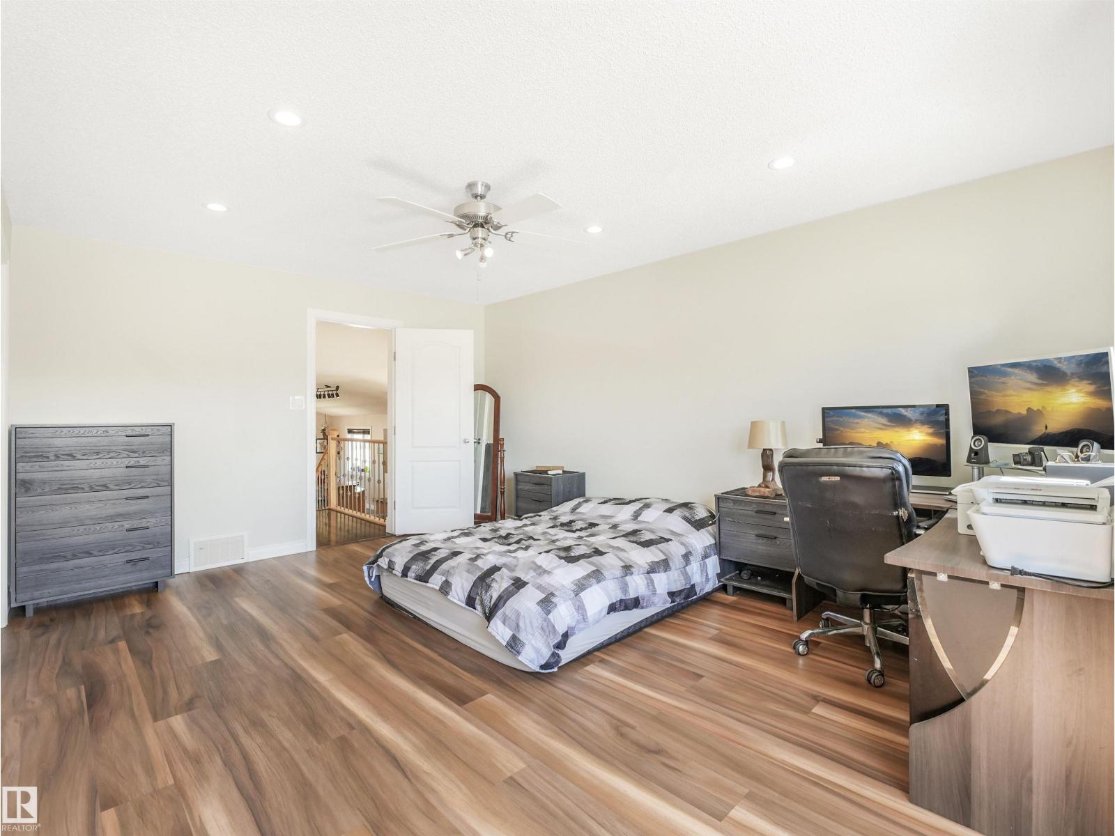 4832 157 AV NW - 31