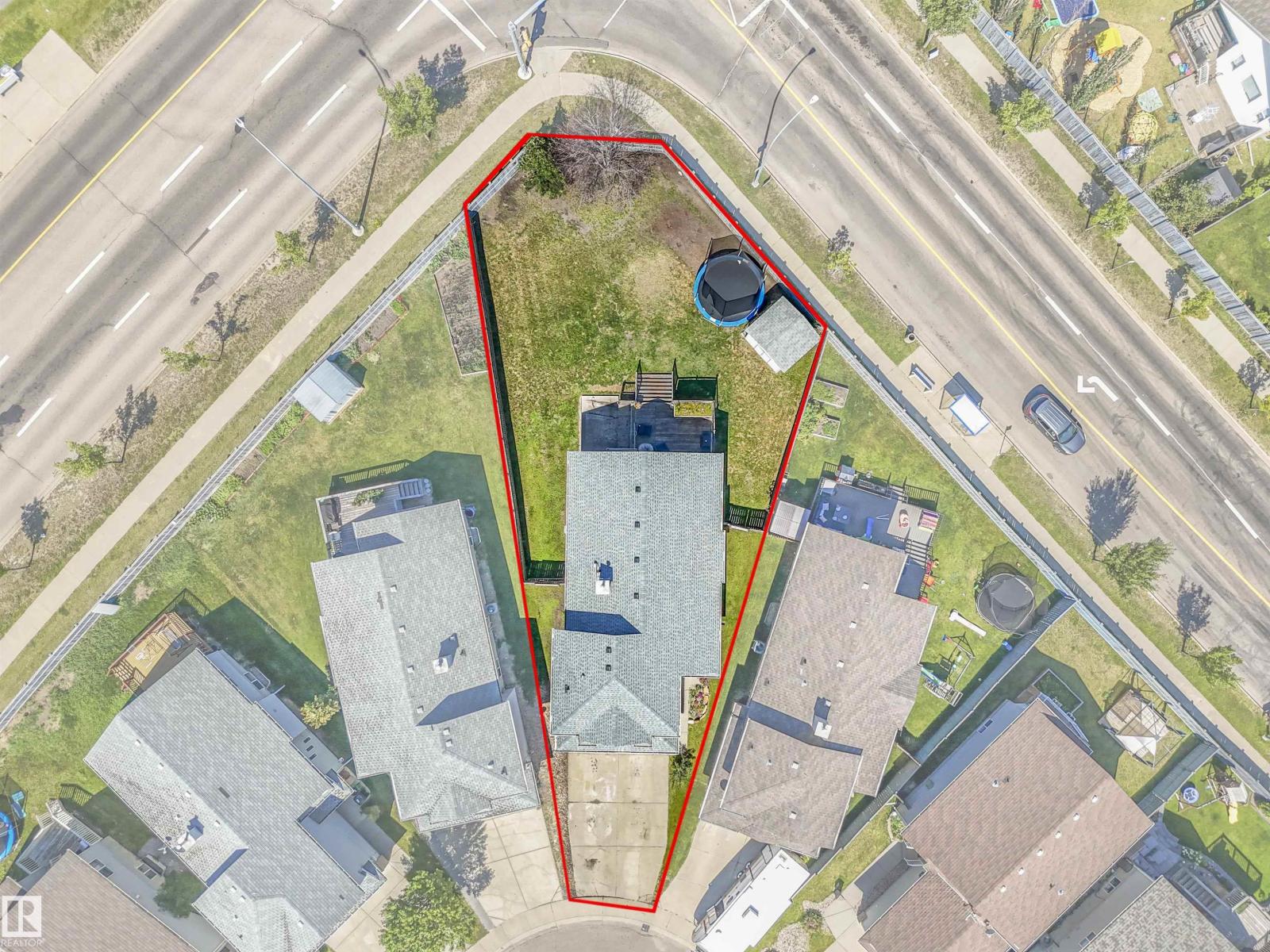 4832 157 AV NW - 4
