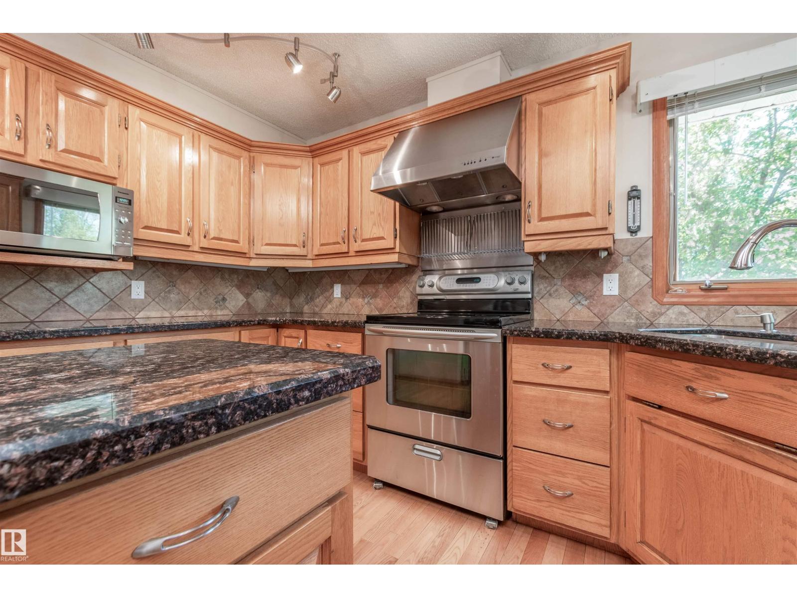 3 NEWPORT DR - 16