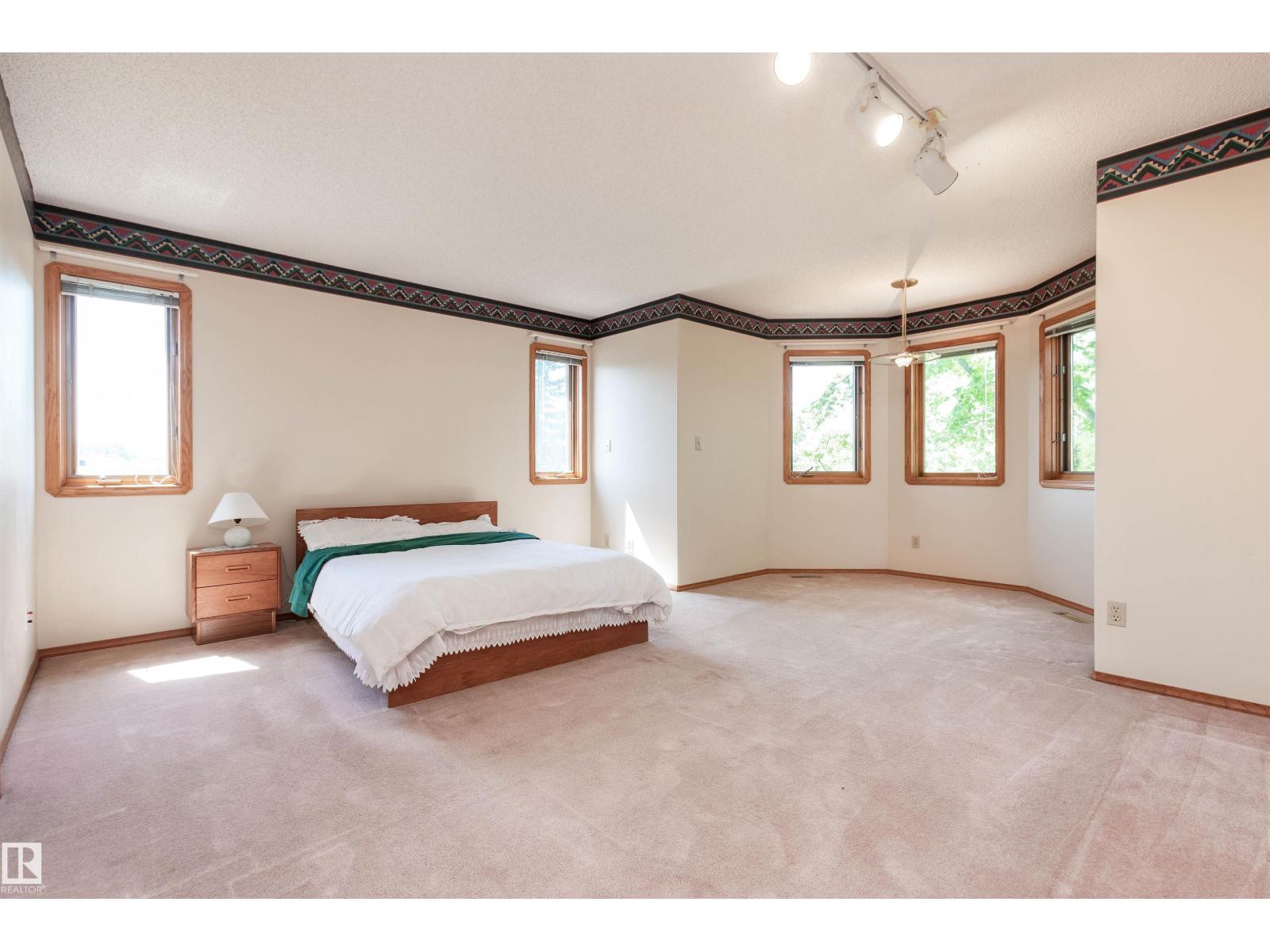 3 NEWPORT DR - 22