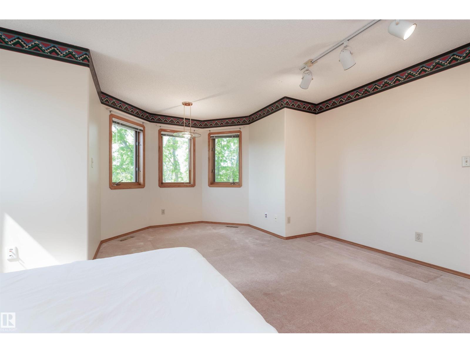 3 NEWPORT DR - 23