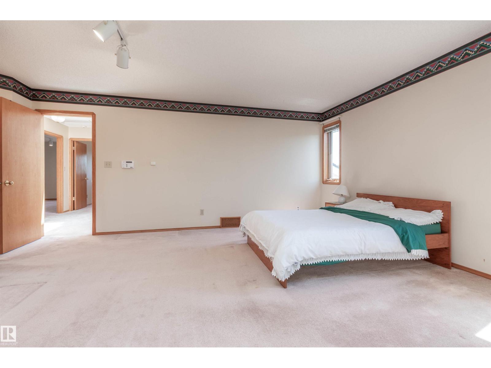 3 NEWPORT DR - 24