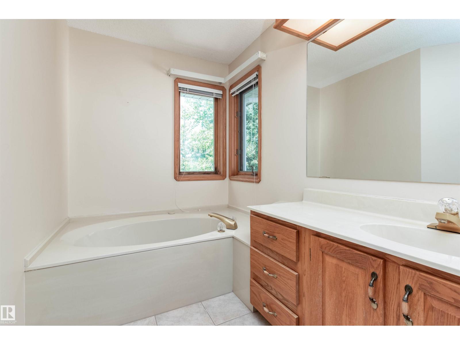3 NEWPORT DR - 26