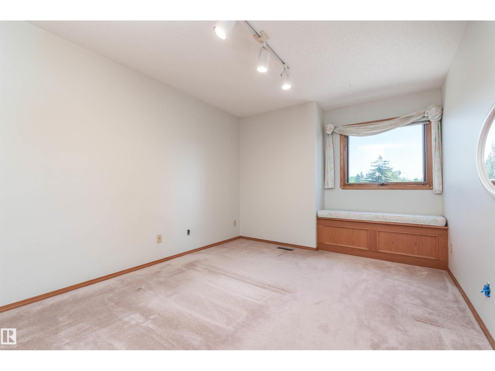 3 NEWPORT DR - 29