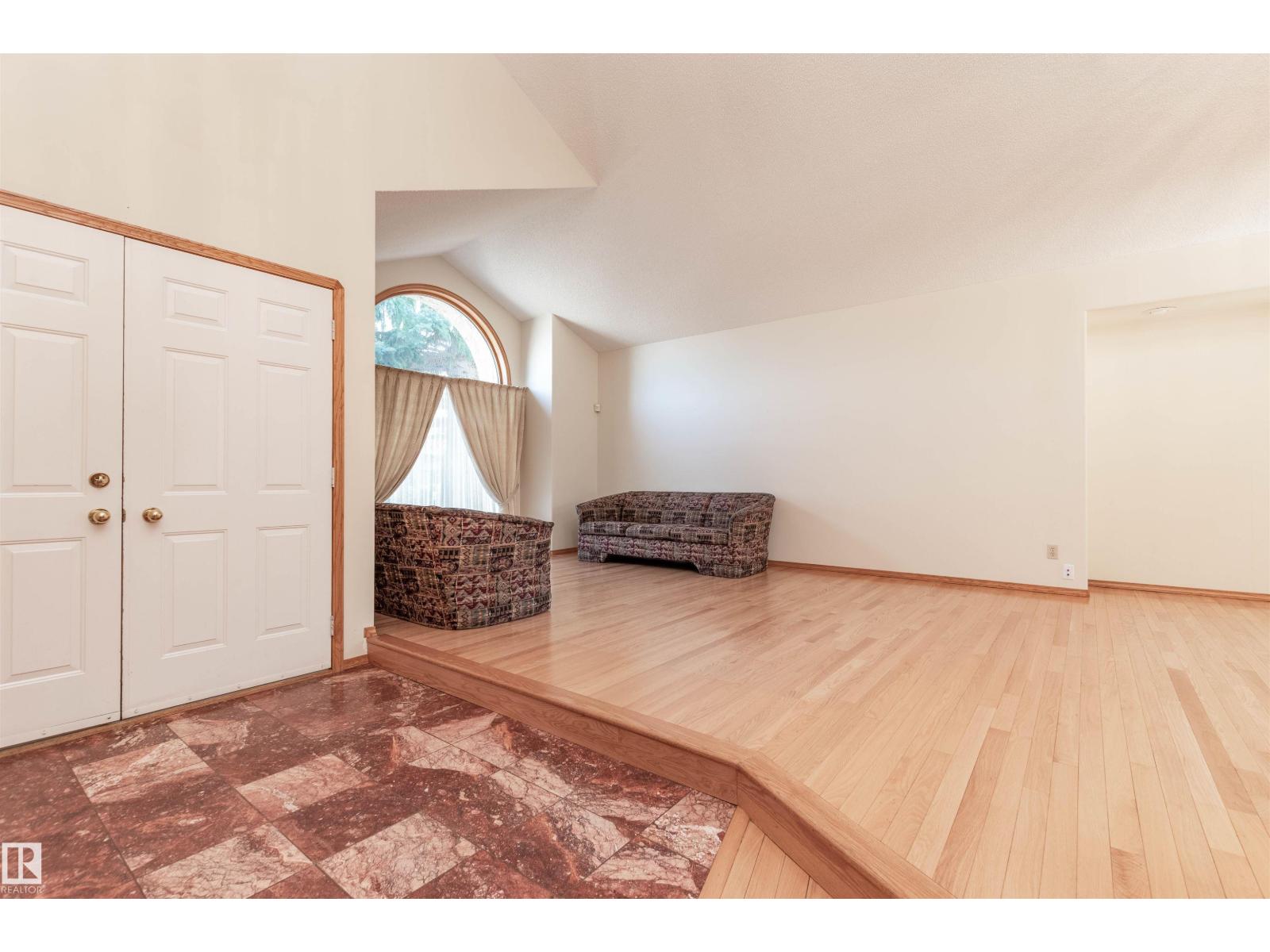 3 NEWPORT DR - 4
