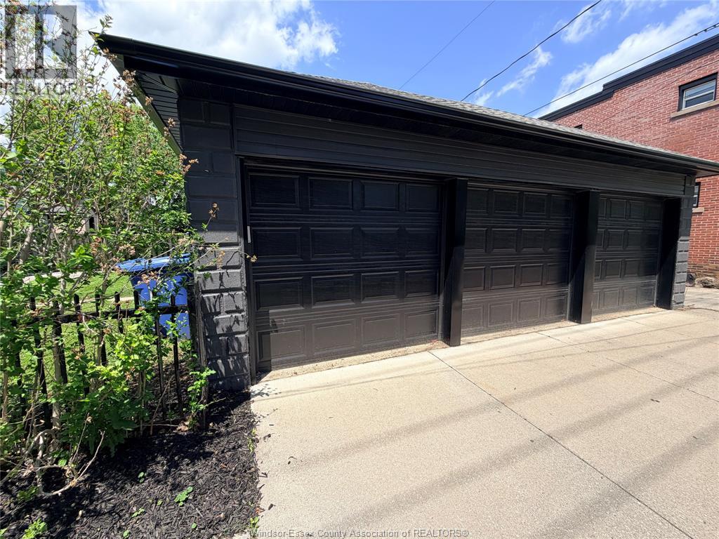 1094 Lincoln ROAD - 9
