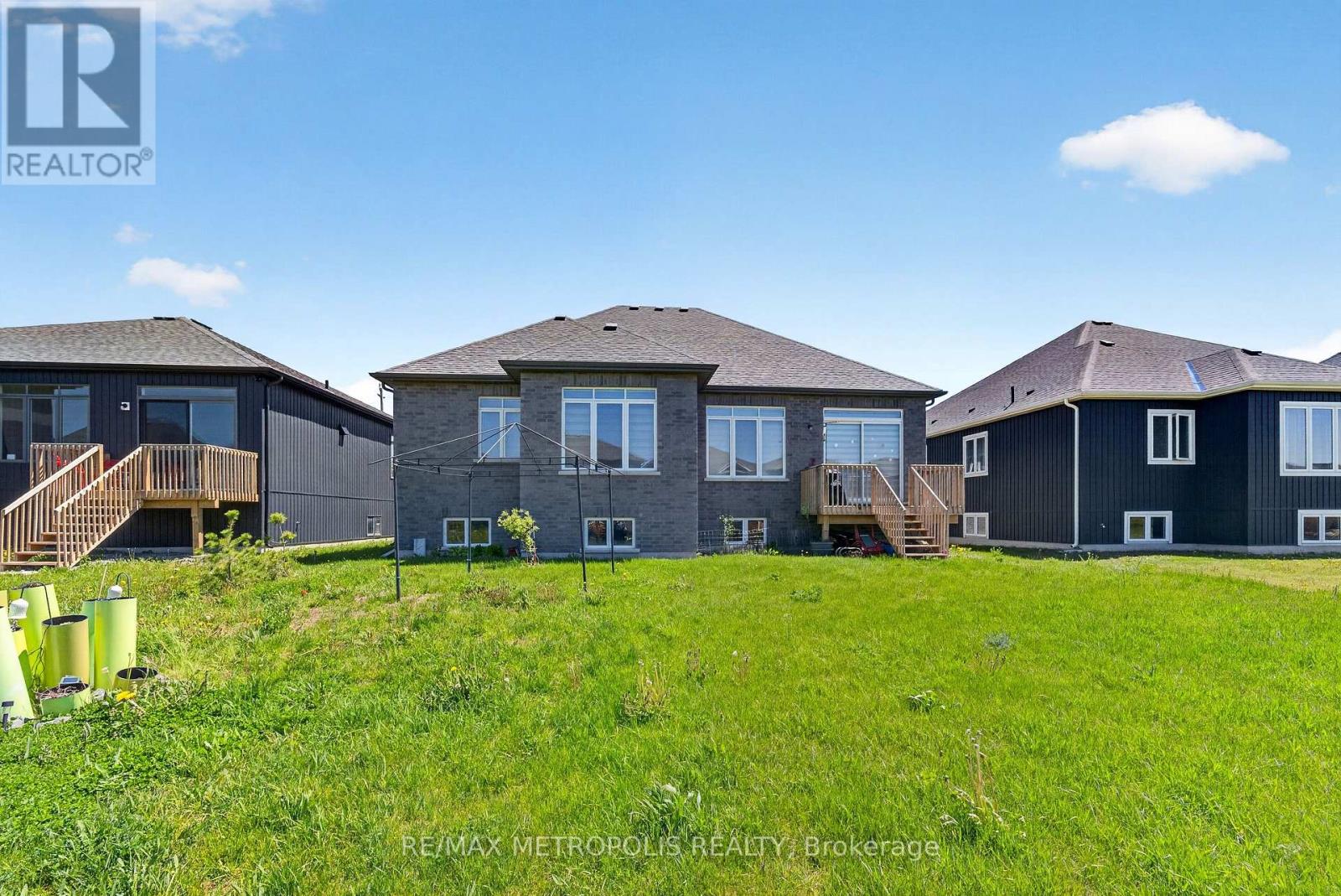 298 RAMBLEWOOD DRIVE - 34