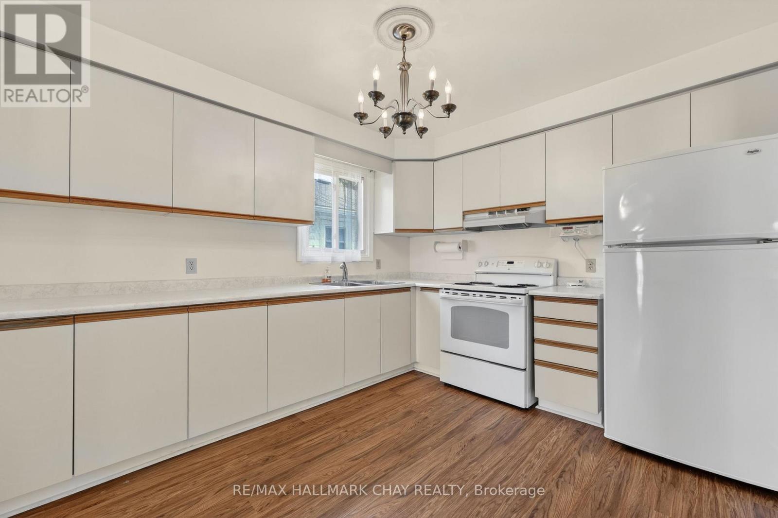 13 BRONTE CRESCENT - 16