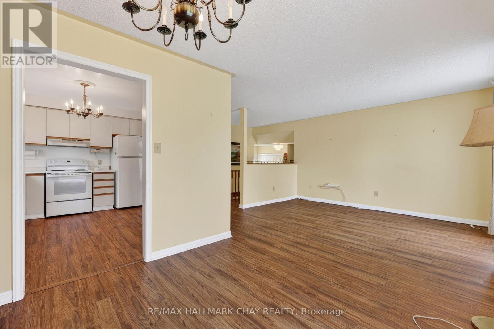 13 BRONTE CRESCENT - 20