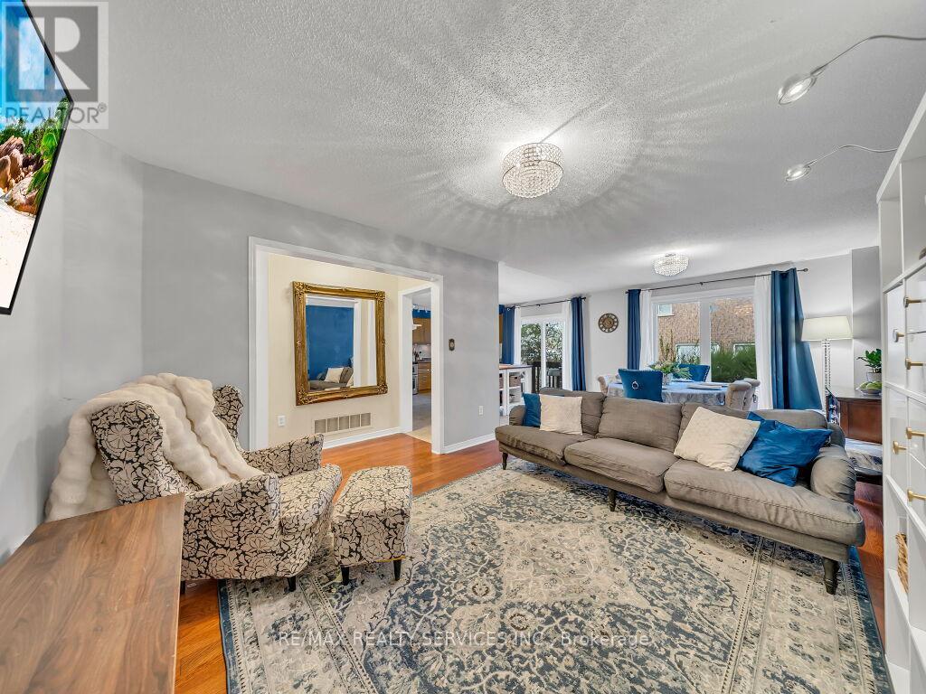 13 MISTYCREEK CRESCENT - 10