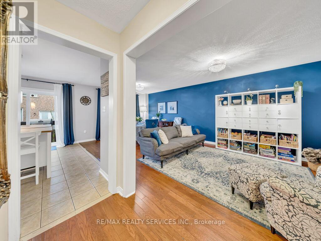 13 MISTYCREEK CRESCENT - 12