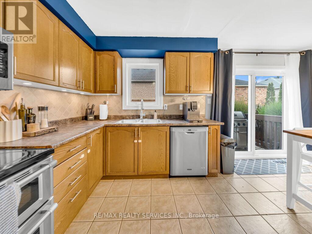 13 MISTYCREEK CRESCENT - 16