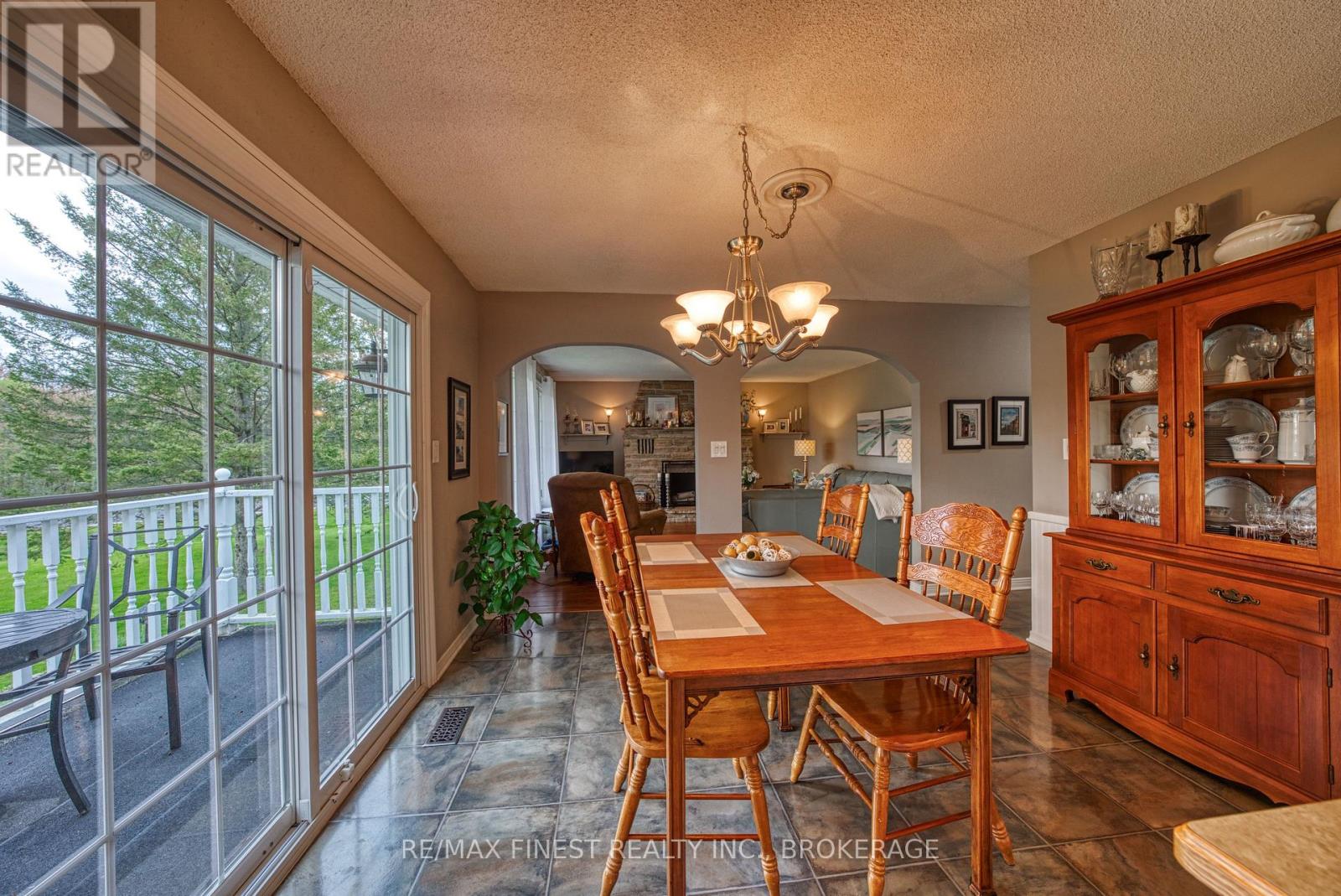 1861 BURBROOK ROAD - 10