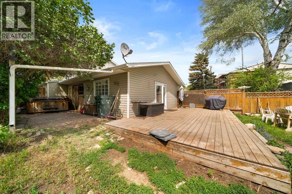 218 Altawana Avenue NE - 32