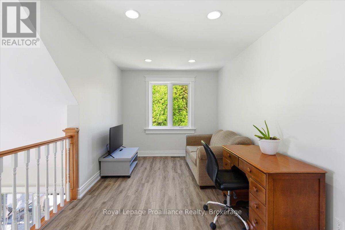 233 PARKVIEW ROAD - 28
