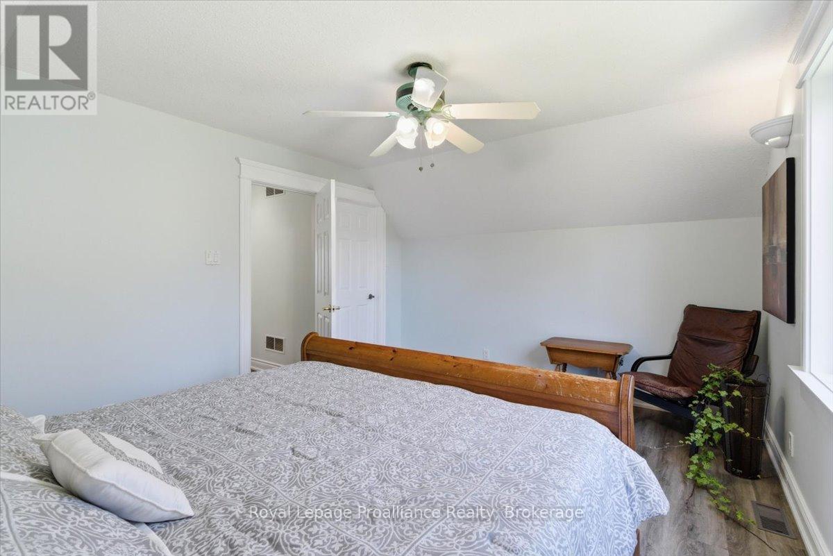 233 PARKVIEW ROAD - 34