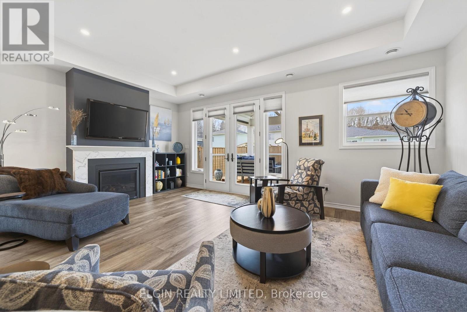 30 REGATTA WAY - 17