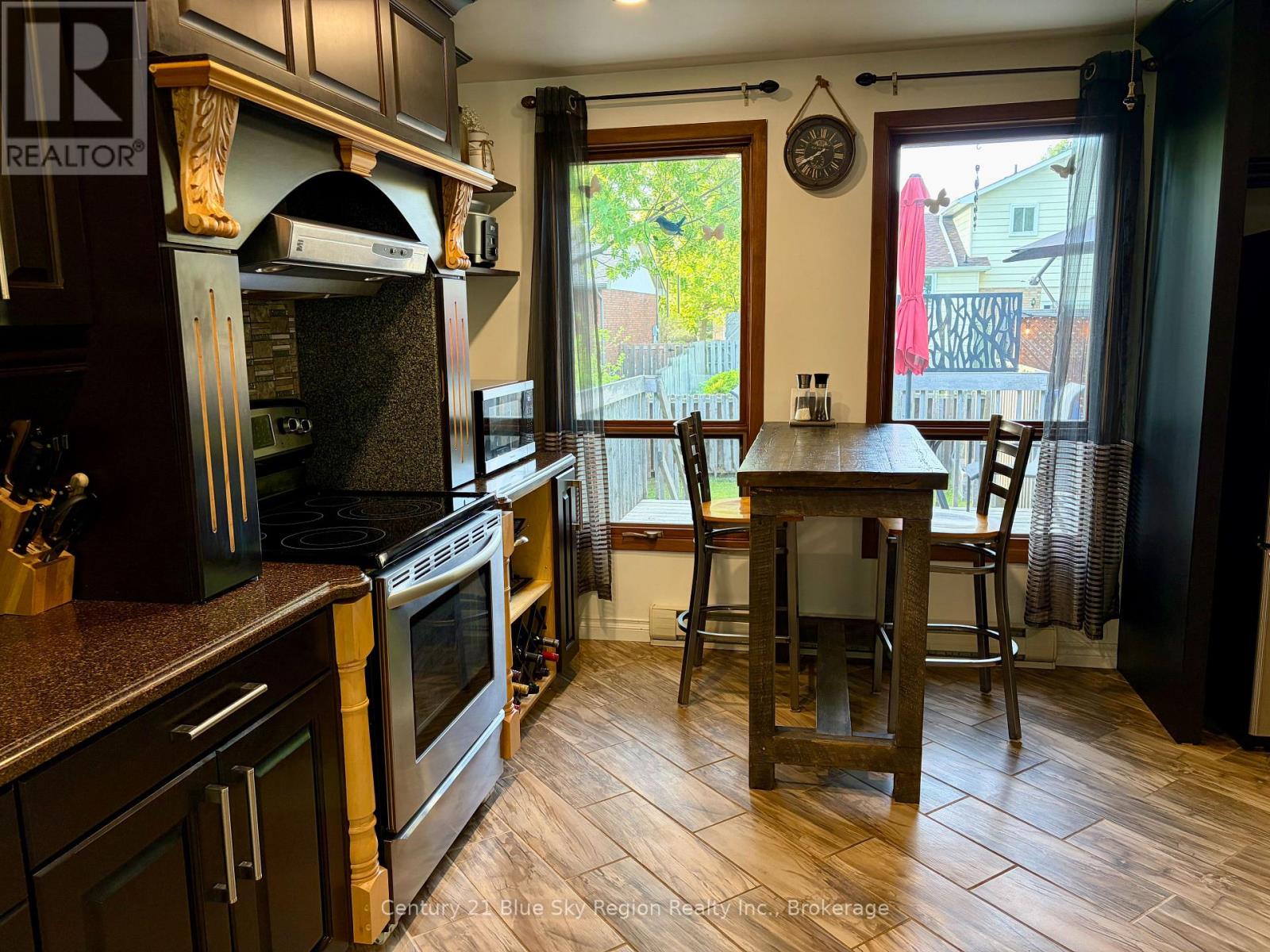 25 CARRIAGE CRESCENT - 11