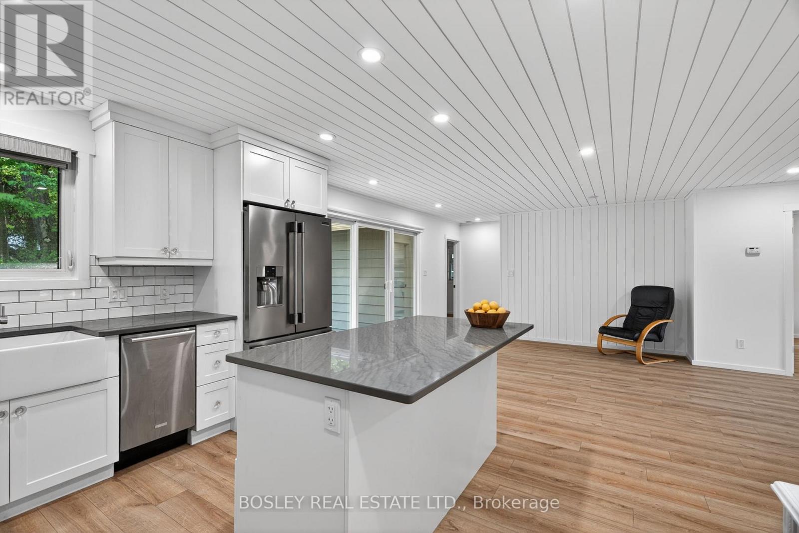 223 ONTARIO STREET S - 12