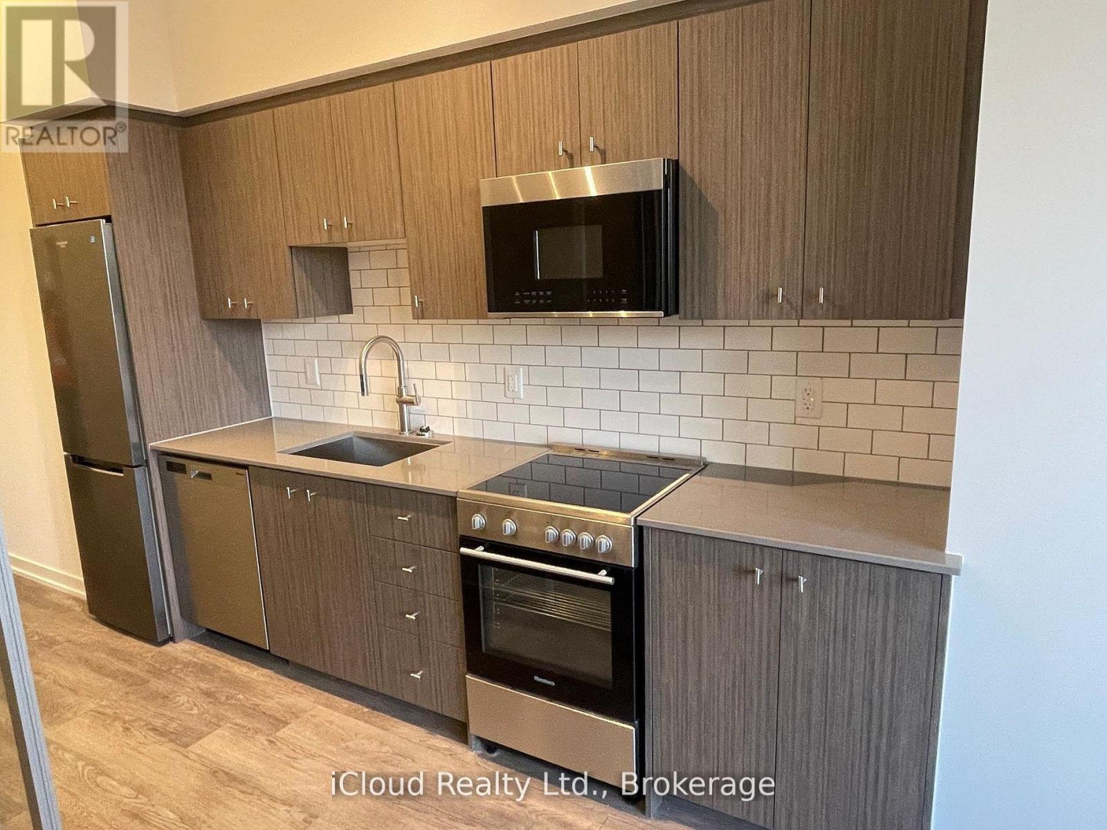 #202 5 WELLINGTON STREET - 2