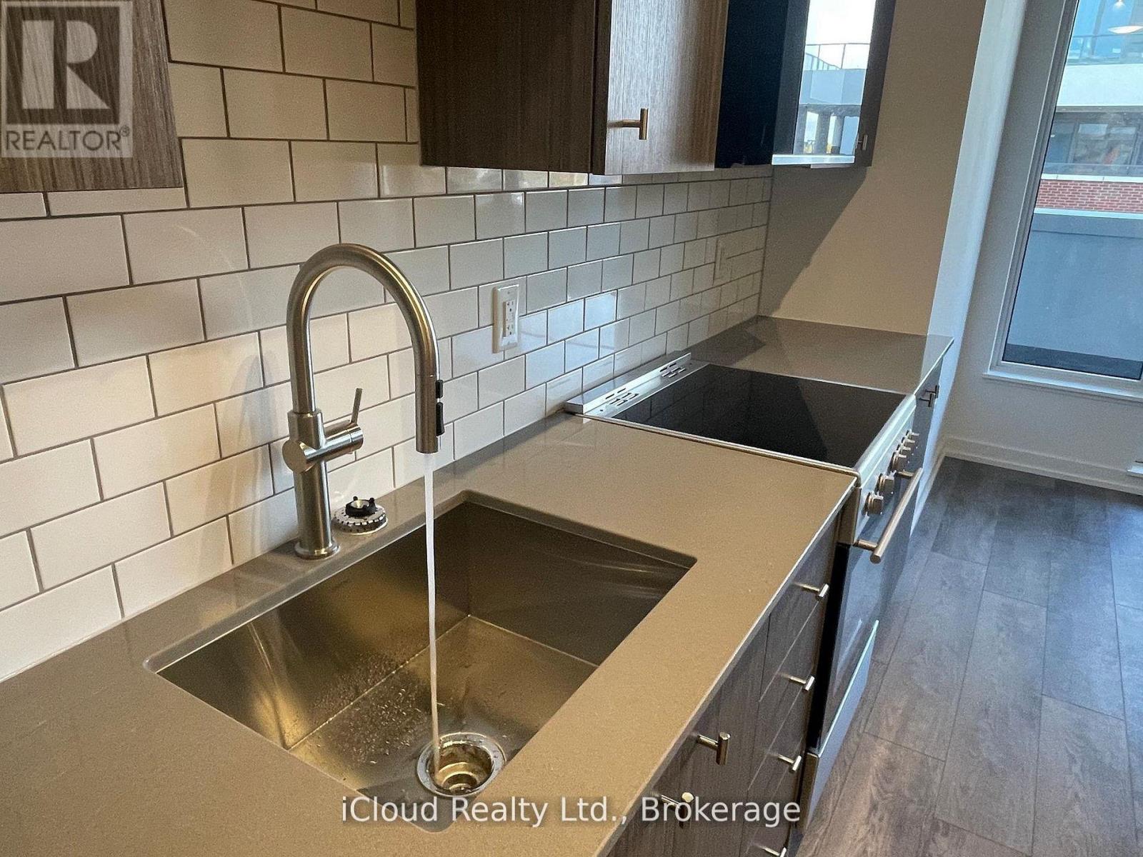#202 5 WELLINGTON STREET - 3