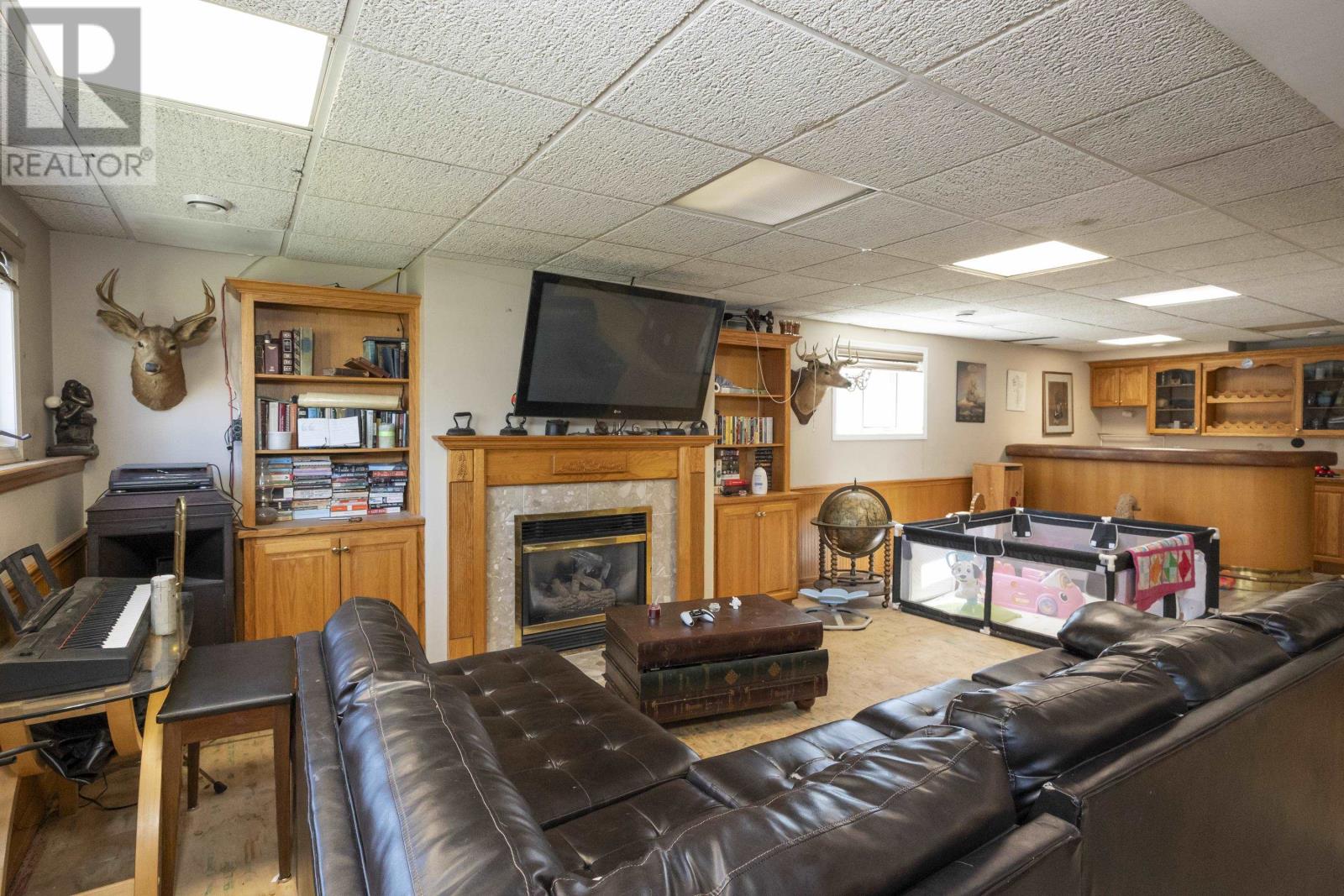 215 LINDEN CT