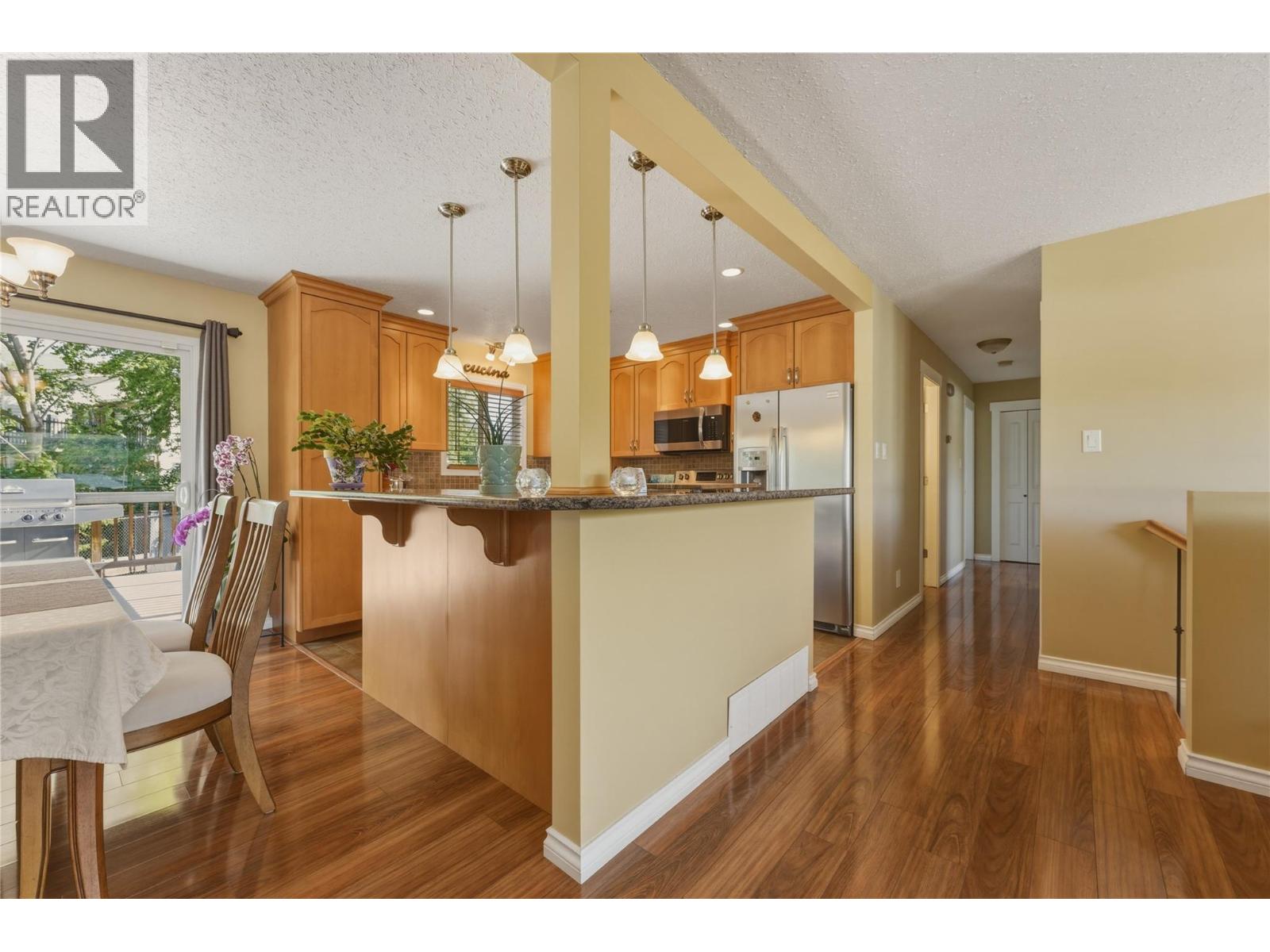 5524 South Vernon Place, Vernon