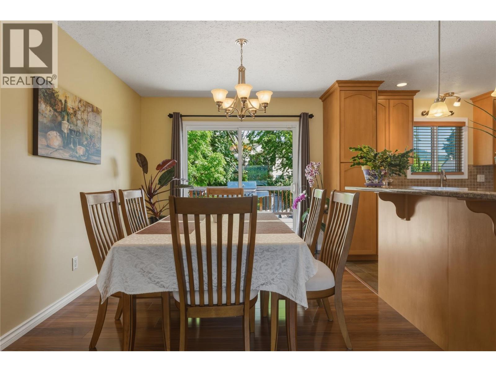 5524 South Vernon Place, Vernon