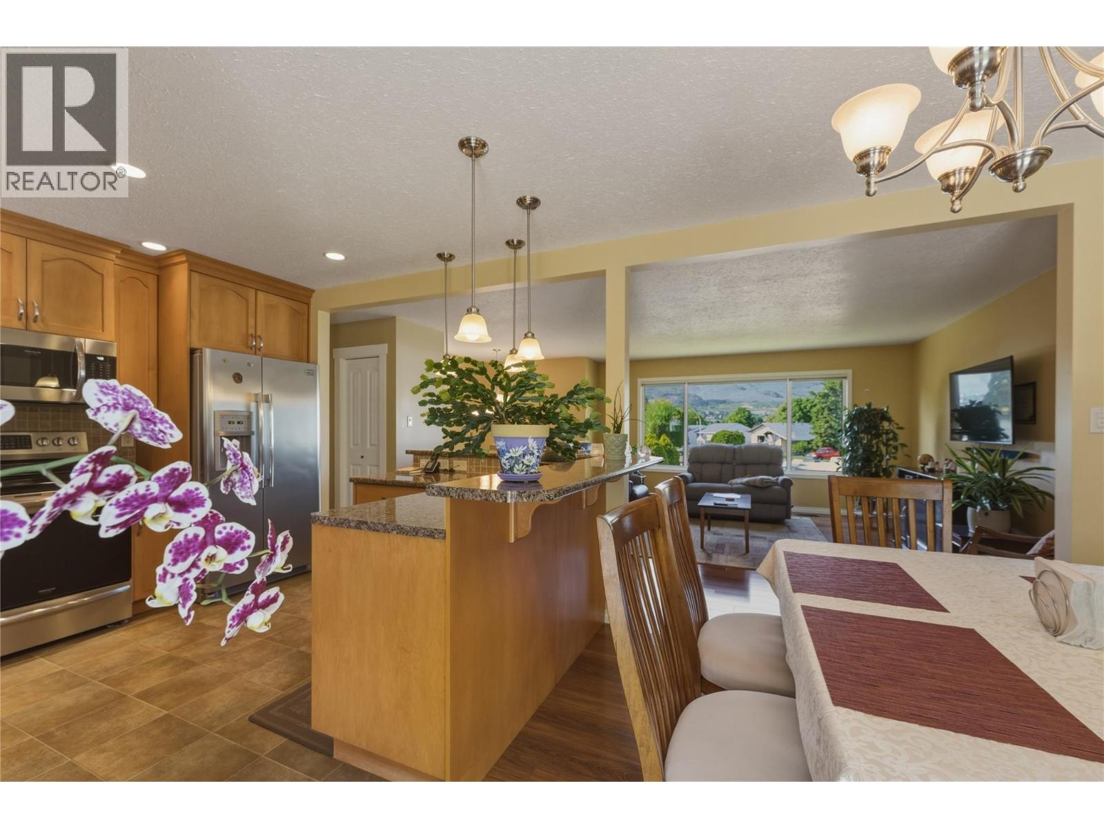 5524 South Vernon Place, Vernon