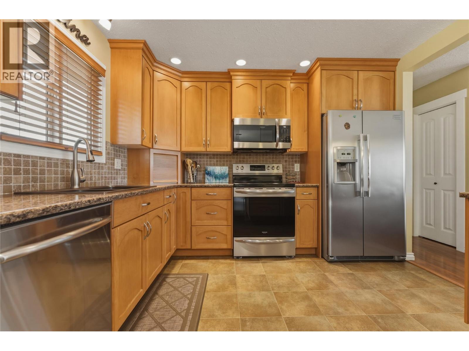 5524 South Vernon Place, Vernon