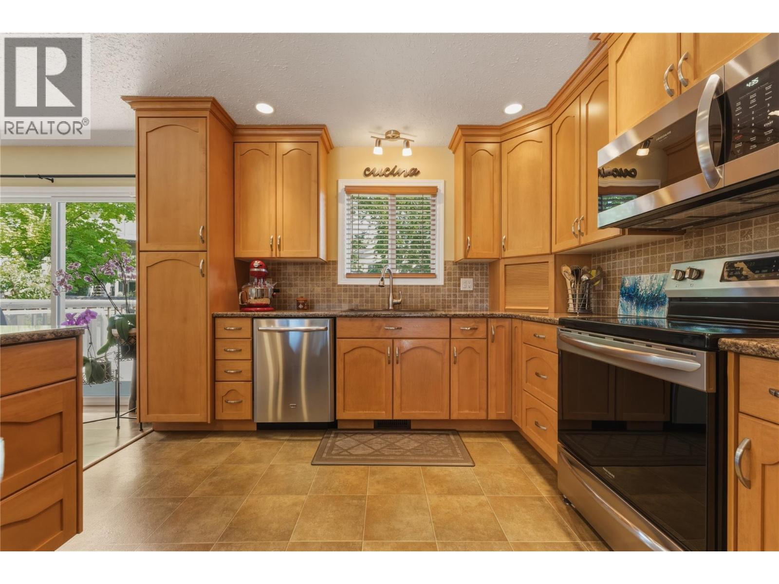 5524 South Vernon Place, Vernon