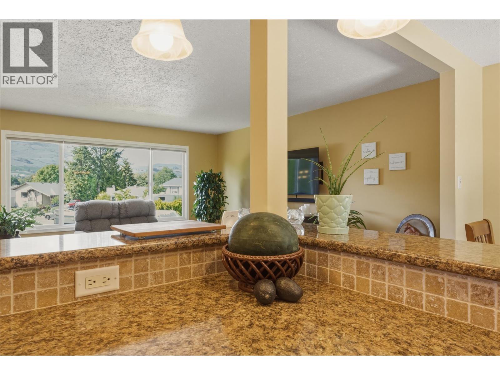 5524 South Vernon Place, Vernon
